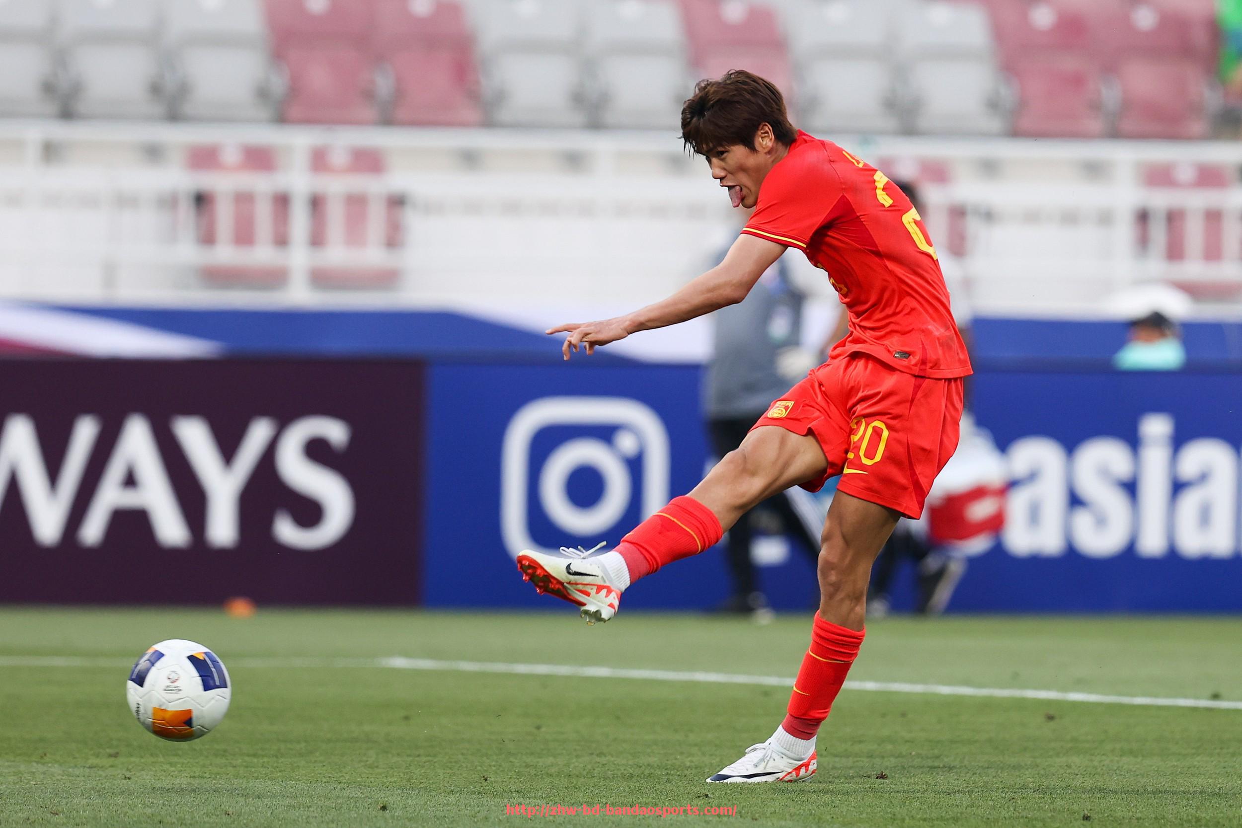 半岛体育-CBA中谁踢足球好？：跨界运动员在足球场上的表现与评价